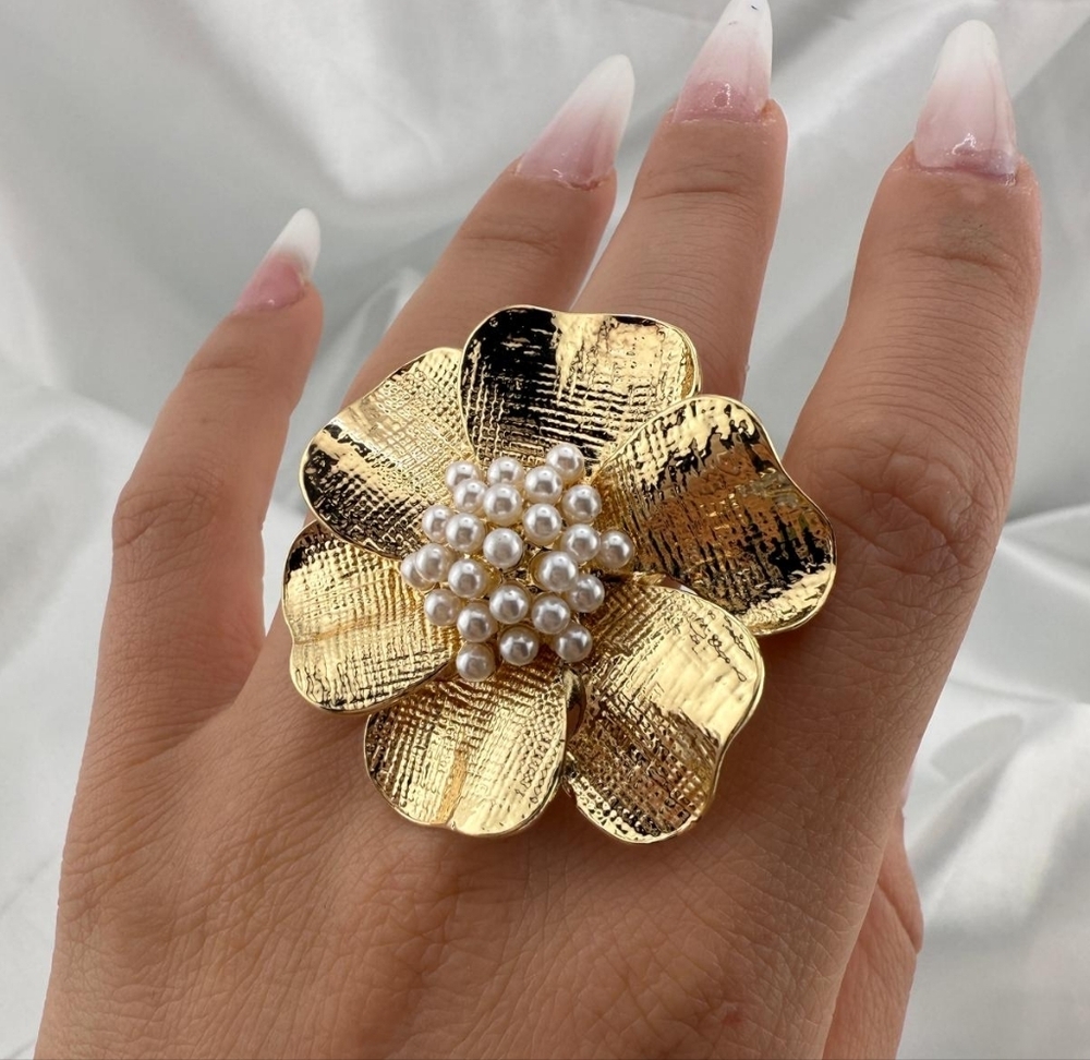 Zara Elegant Gold Flower Ring with Pearls